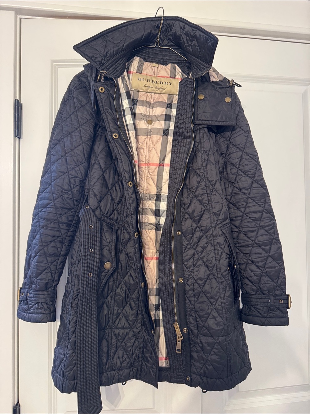 Burberry Black Quilted Belted Puffer Coat with Signature Check Lining